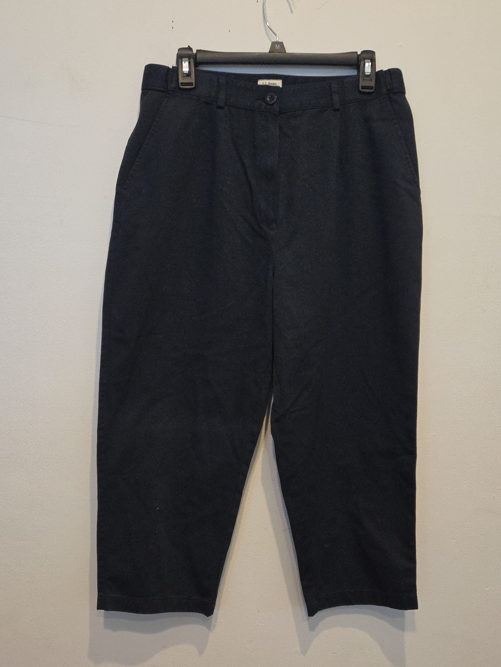 L.L. Bean Women's Navy Capris with Belt Loops Adjustable waste.
